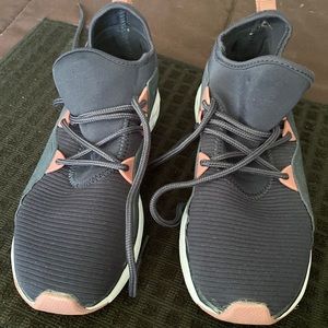 U S polo association size 6 women’s